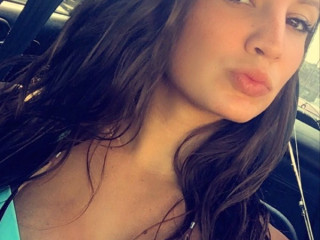 i-can-host-looking-to-fuck-in-the-car