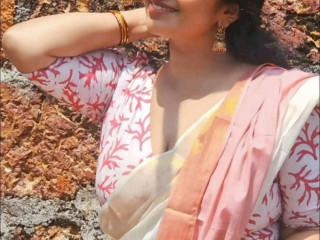 hot-indian-babe-here-waiting-to-satisfy-your-darkest-desires
