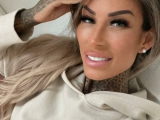 watch-yourself-balls-deep-in-the-bedroom-mirror