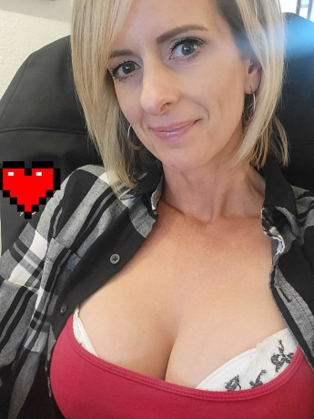 wet-horny-college-babe-wants-a-no-strings-hookup-big-0