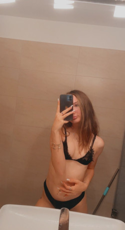 hot-and-discreet-escort-offering-full-service-and-video-sessions-big-0