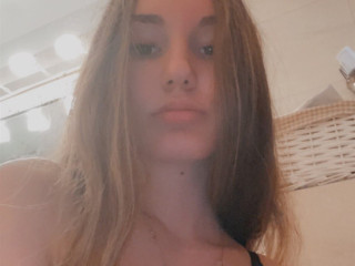 friendly-escort-offering-personalized-incall-outcall-experiences