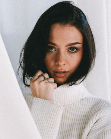 sensual-woman-seeking-intense-passion-deep-connection-big-0